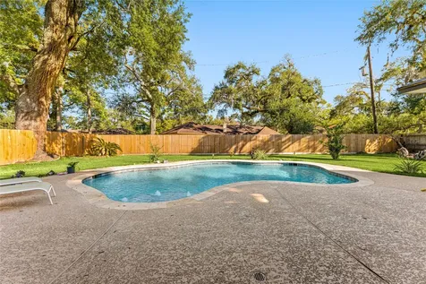 303 Narcissus Street Lake Jackson TX 77566