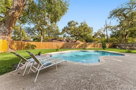 303 Narcissus Street Lake Jackson TX 77566