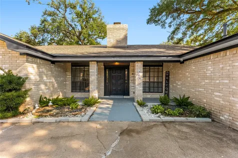 303 Narcissus Street Lake Jackson TX 77566