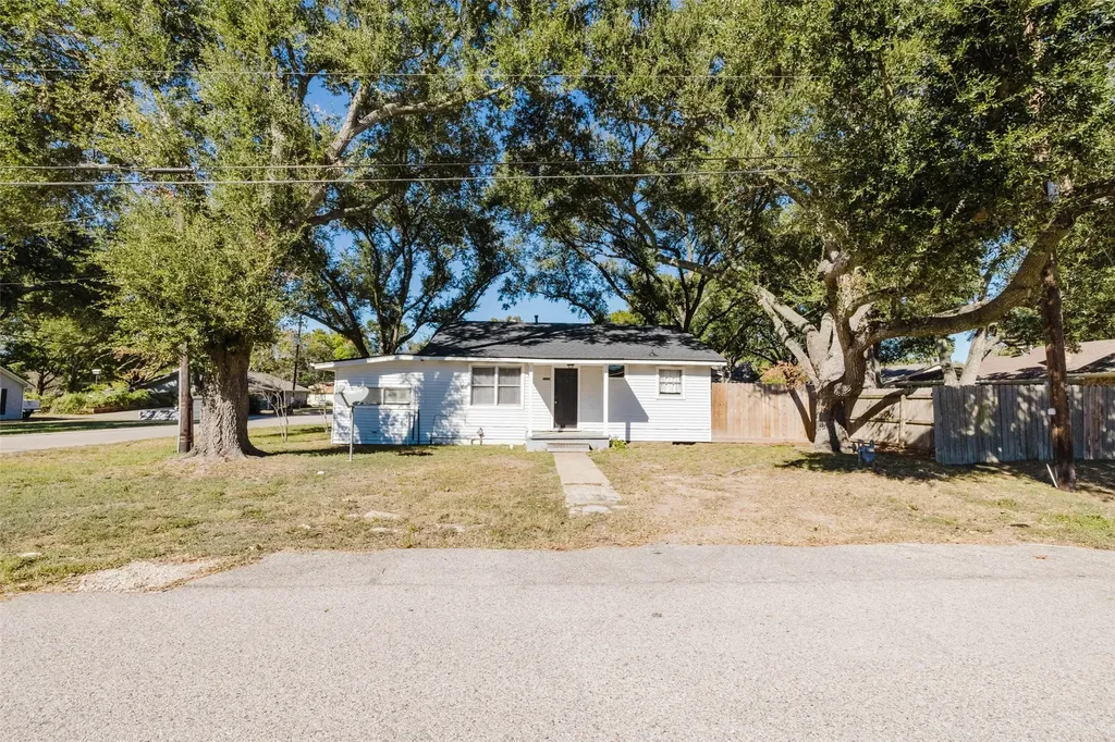 2518 Daugherty Street Waller TX 77484