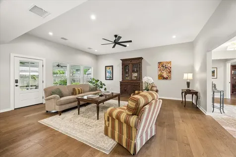 1059 Candlelight Lane Houston TX 77018