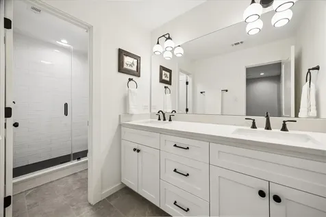 1059 Candlelight Lane Houston TX 77018