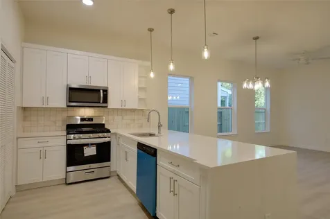 955 Ringold Street Houston TX 77088