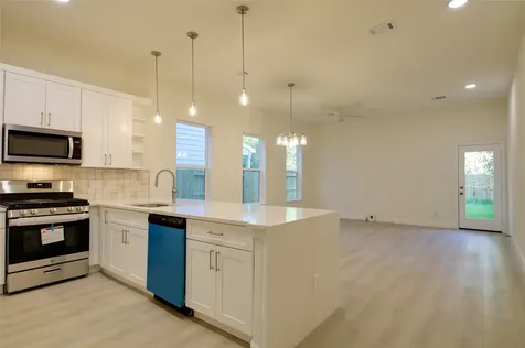 955 Ringold Street Houston TX 77088
