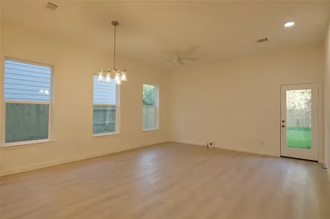 955 Ringold Street Houston TX 77088