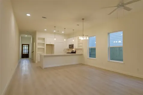 955 Ringold Street Houston TX 77088