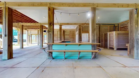 1121 Blue Water Drive Crystal Beach TX 77650