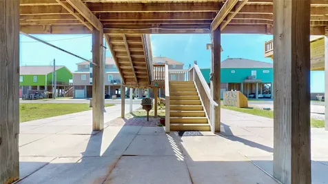 1121 Blue Water Drive Crystal Beach TX 77650