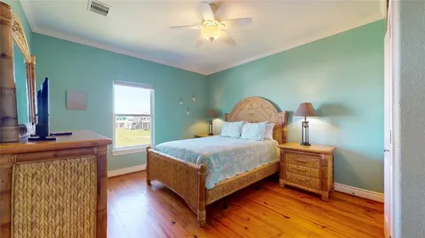 1121 Blue Water Drive Crystal Beach TX 77650