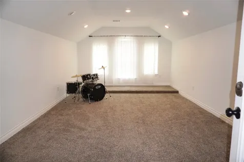 702 Road 5100 Cleveland TX 77327