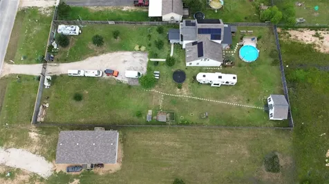 702 Road 5100 Cleveland TX 77327