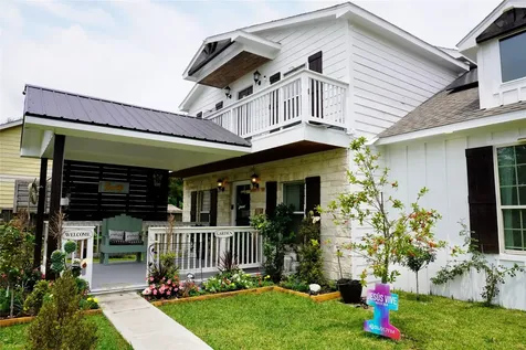 702 Road 5100 Cleveland TX 77327