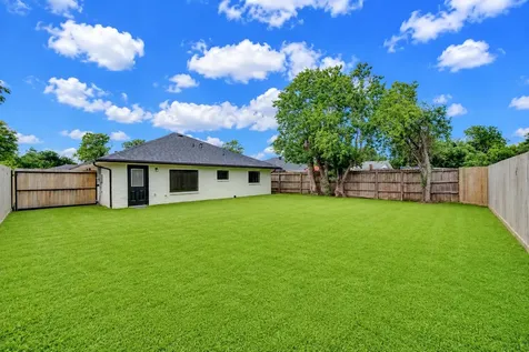 863 Marcolin Street Houston TX 77088