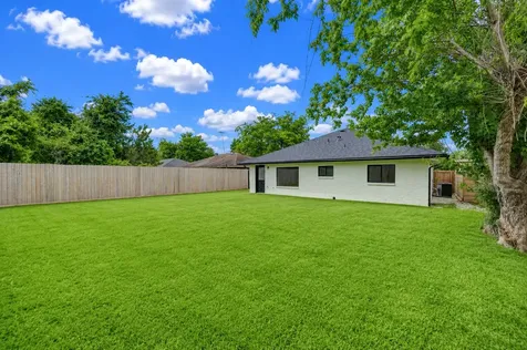 863 Marcolin Street Houston TX 77088