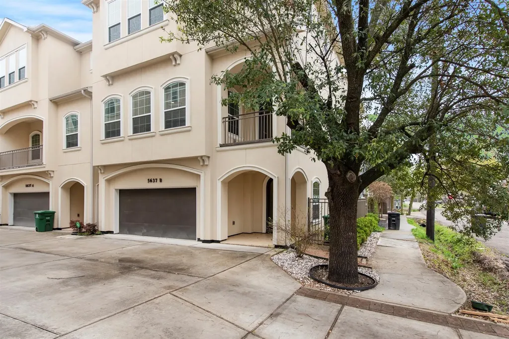5637 Kiam Street B Houston TX 77007
