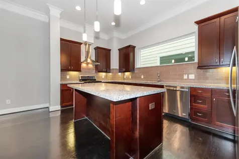 5637 Kiam Street B Houston TX 77007