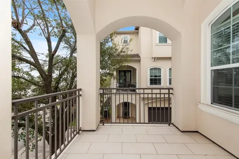 5637 Kiam Street B Houston TX 77007