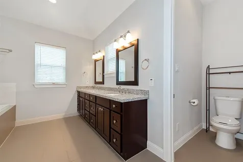 5637 Kiam Street B Houston TX 77007