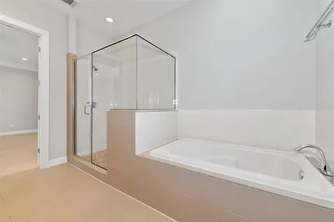5637 Kiam Street B Houston TX 77007