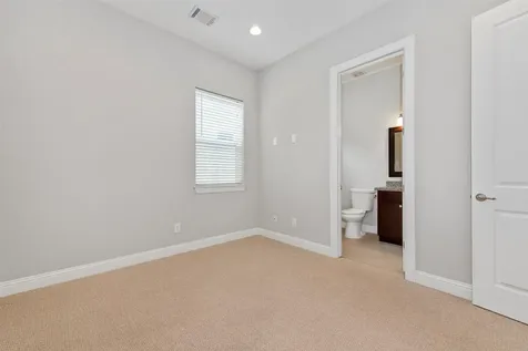5637 Kiam Street B Houston TX 77007