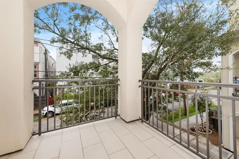 5637 Kiam Street B Houston TX 77007