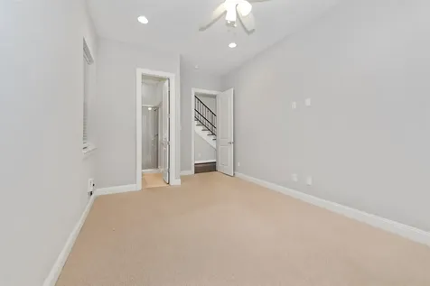 5637 Kiam Street B Houston TX 77007
