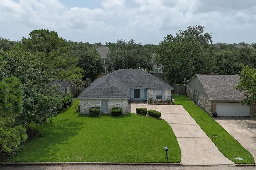 523 White Wing Court Dickinson TX 77539