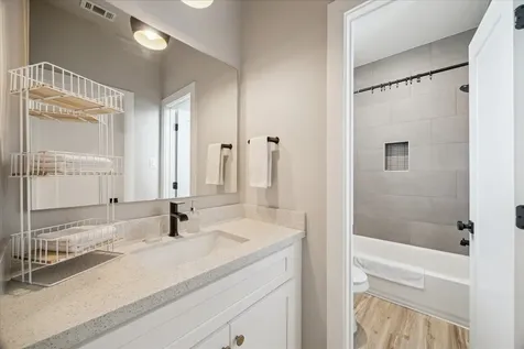 5818 Francis Oak Place Houston TX 77091