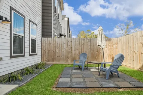 5818 Francis Oak Place Houston TX 77091