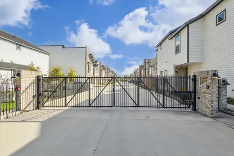 5818 Francis Oak Place Houston TX 77091