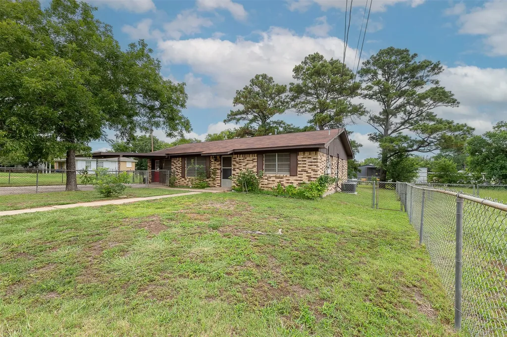 504 N Echols Street Caldwell TX 77836