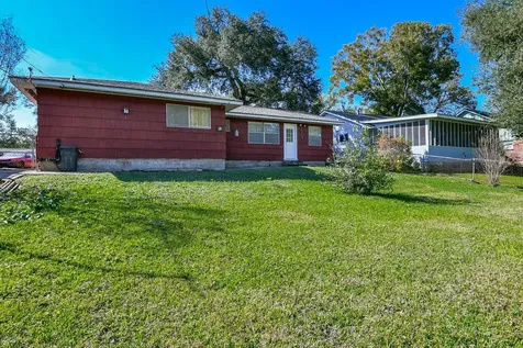 129 Cannon Street Clute TX 77531