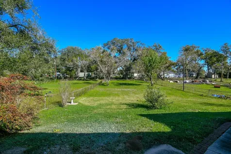 129 Cannon Street Clute TX 77531