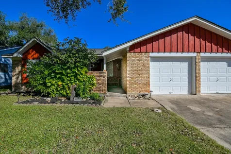 129 Cannon Street Clute TX 77531