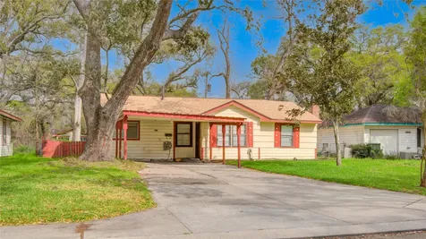 215 Cypress Street Lake Jackson TX 77566