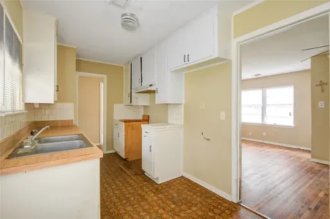 215 Cypress Street Lake Jackson TX 77566