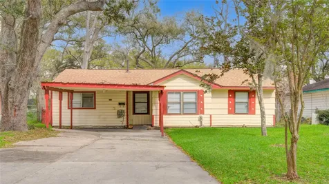 215 Cypress Street Lake Jackson TX 77566