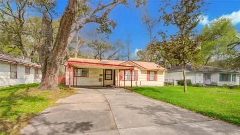 215 Cypress Street Lake Jackson TX 77566