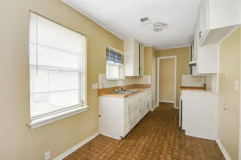 215 Cypress Street Lake Jackson TX 77566