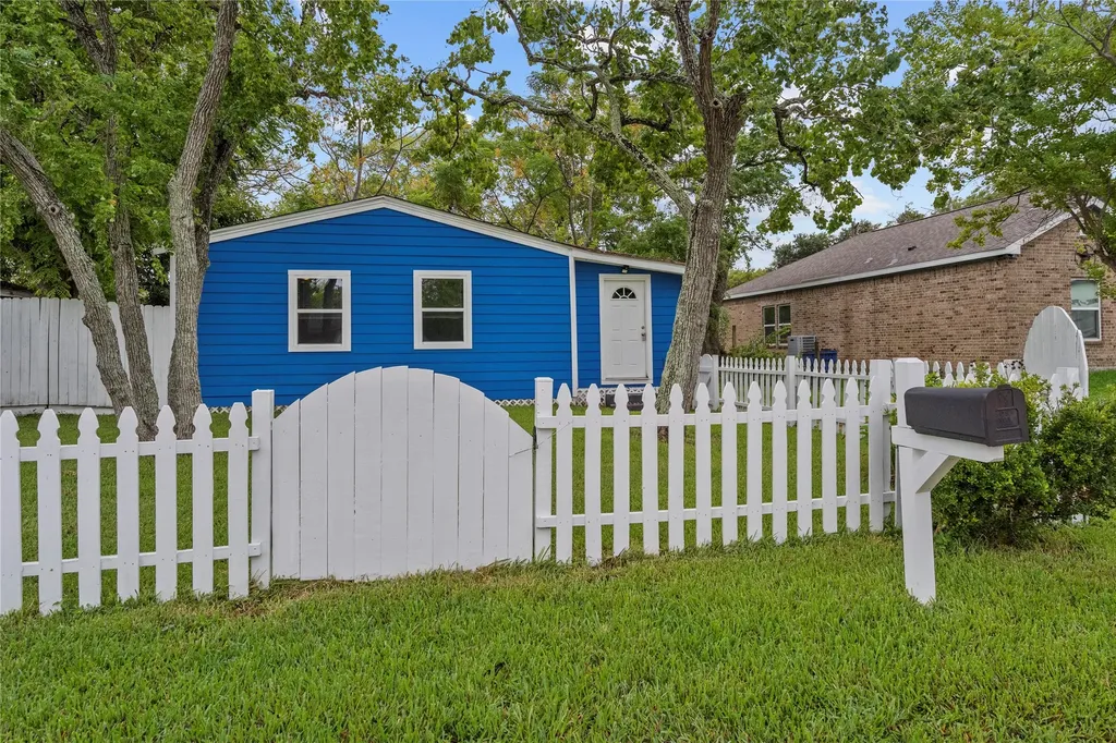 1101 8th Avenue N Texas City TX 77590
