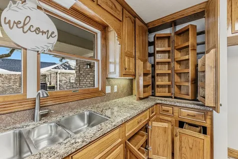 2008 Wickersham Drive Huntsville TX 77340