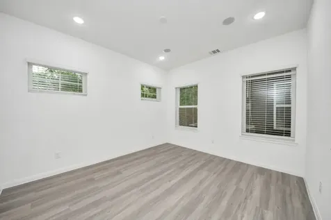 5103 Mallow Street B Houston TX 77033