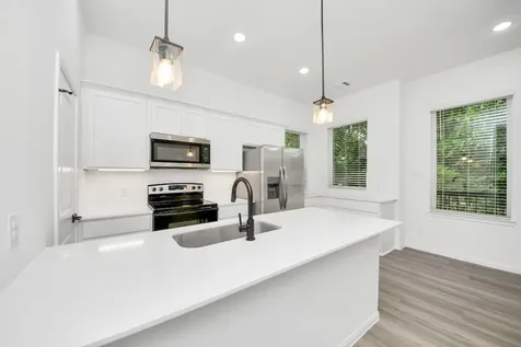 5103 Mallow Street B Houston TX 77033