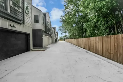 5103 Mallow Street B Houston TX 77033