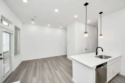 5103 Mallow Street B Houston TX 77033