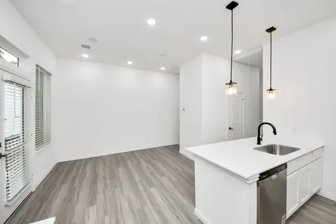 5103 Mallow Street B Houston TX 77033