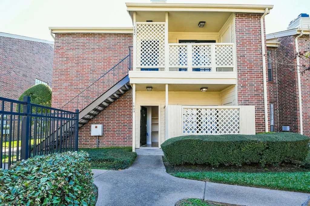 2121 El Paseo Street 1805 Houston TX 77054