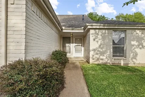 6327 Lynkat Lane Houston TX 77083