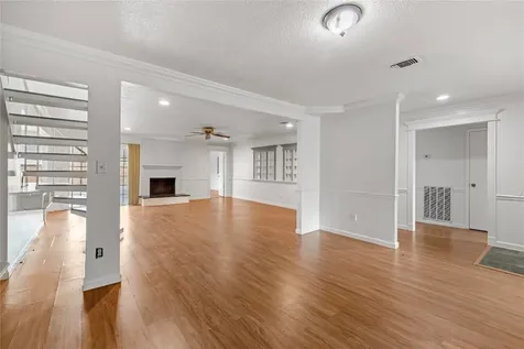 6327 Lynkat Lane Houston TX 77083