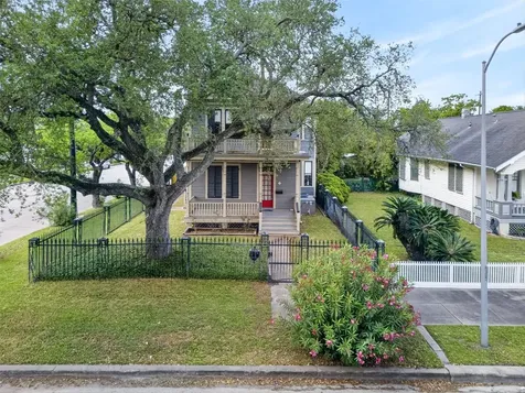 3828 Bernardo De Galvez Avenue Galveston TX 77550